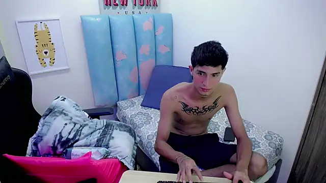 Akyra latinn online show from 16, 4, 2026