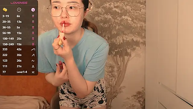 Hiaru Cutie online show from 27, 11, 2025