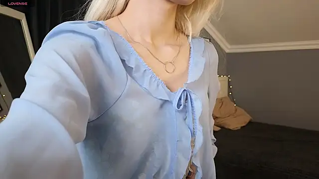 Snapshot of Naomi_Demio chatting on 1, 4, 2026 Naomi Demio online show from 1, 4, 2026