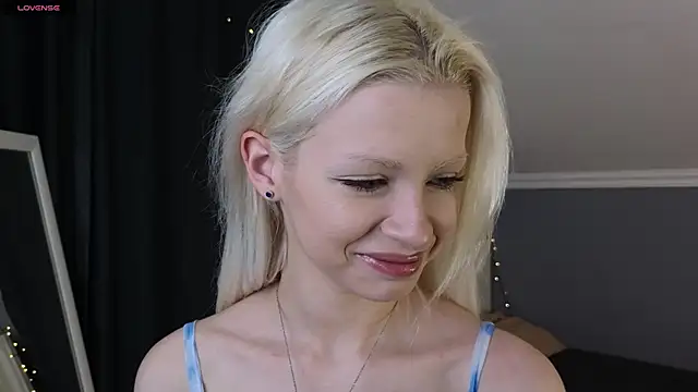 Snapshot of Naomi_Demio chatting on 2, 4, 2026 Naomi Demio online show from 2, 4, 2026