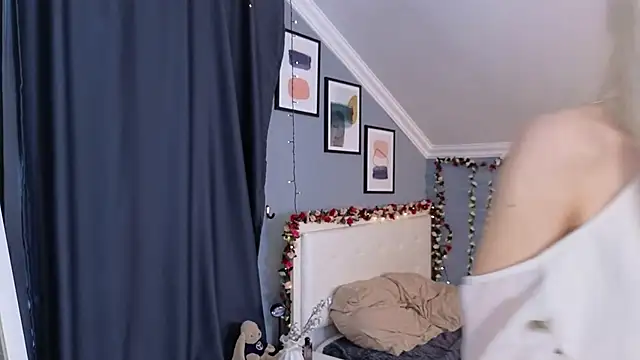 Snapshot of Naomi_Demio chatting on 15, 4, 2026 Naomi Demio online show from 15, 4, 2026