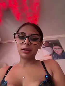 HiddendesireXO01 online show from 3, 6, 2026