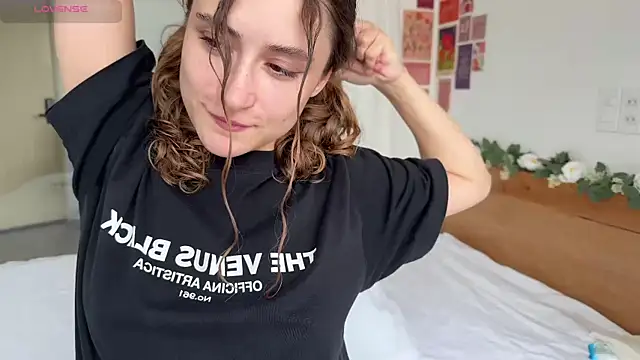 Snapshot of cutiemari chatting on 12, 4, 2026 cutiemari online show from 12, 4, 2026