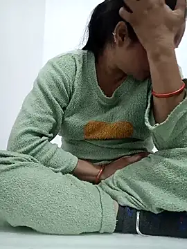 Cute-karisma1234 online show from 5, 2, 2026