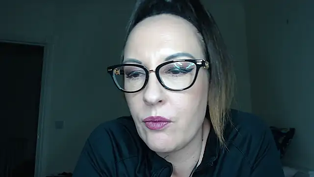 Snapshot of PsychicDominatrix chatting on 10, 2, 2026 PsychicDominatrix online show from 10, 2, 2026