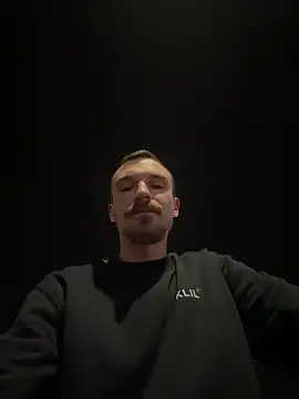 Snapshot of TheMaskShow chatting on 15, 4, 2026 TheMaskShow online show from 15, 4, 2026