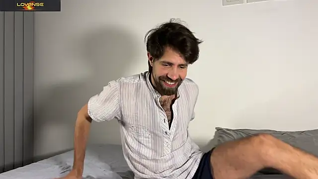 Snapshot of DomAtHome chatting on 8, 6, 2026 DomAtHome online show from 8, 6, 2026