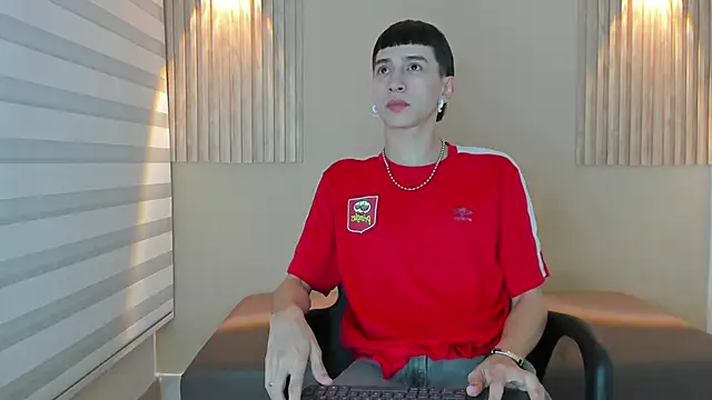 Snapshot of lian_cameron chatting on 14, 2, 2026 lian cameron online show from 14, 2, 2026