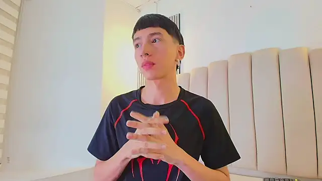 lian cameron online show from 18, 4, 2026