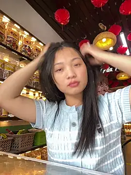 Snapshot of Lyn-be99 chatting on 4, 4, 2026 Lyn-be99 online show from 4, 4, 2026