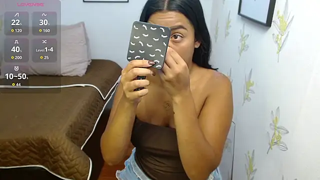 Snapshot of Laia_white chatting on 9, 4, 2026 Laia white online show from 9, 4, 2026