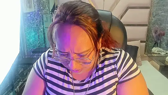 Snapshot of Shara_Oz chatting on 2, 3, 2026 Shara Oz online show from 2, 3, 2026