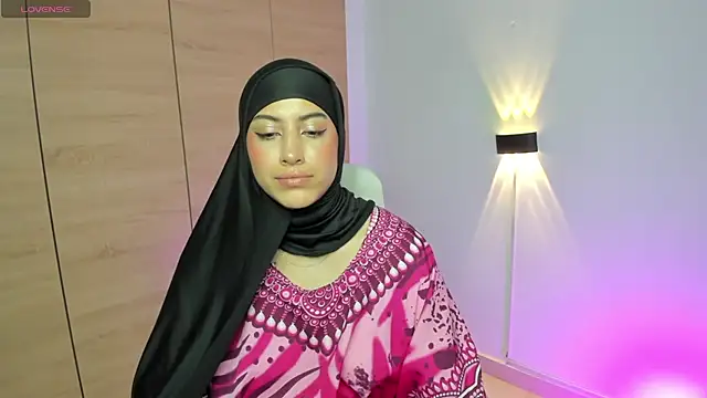 Snapshot of LAY_LA_ chatting on 10, 3, 2026 LAY LA online show from 10, 3, 2026