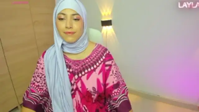 Snapshot of LAY_LA_ chatting on 9, 4, 2026 LAY LA online show from 9, 4, 2026