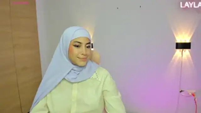 Snapshot of LAY_LA_ chatting on 15, 4, 2026 LAY LA online show from 15, 4, 2026