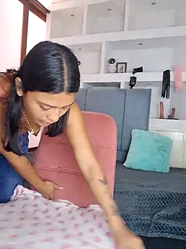 Snapshot of Layla_em chatting on 24, 2, 2026 Layla em online show from 24, 2, 2026