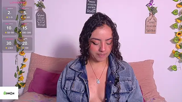 Snapshot of emiily_curly chatting on 20, 5, 2026 emiily curly online show from 20, 5, 2026