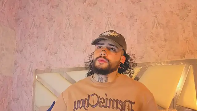 Snapshot of Benny_and_Mark chatting on 8, 4, 2026 Benny and Mark online show from 8, 4, 2026