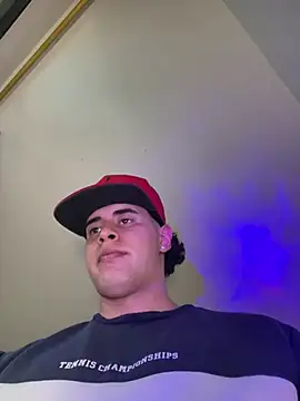 Snapshot of Maximuz1920 chatting on 4, 4, 2026 Maximuz1920 online show from 4, 4, 2026