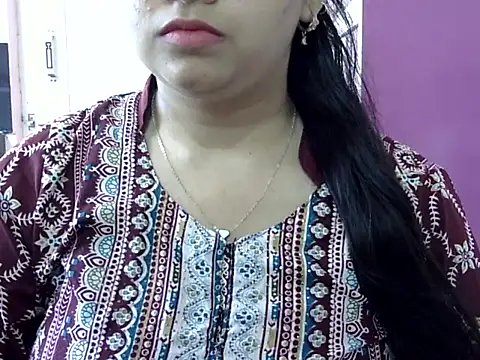 Cute Aliyaa online show from 15, 4, 2026