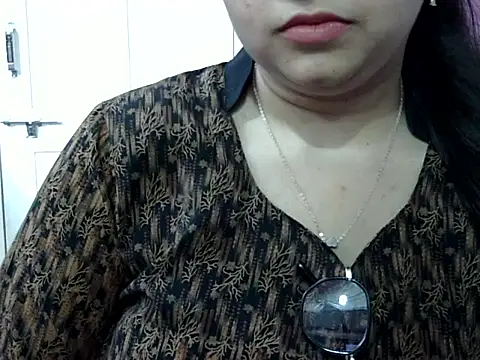 Snapshot of Cute_Aliyaa chatting on 23, 4, 2026 Cute Aliyaa online show from 23, 4, 2026