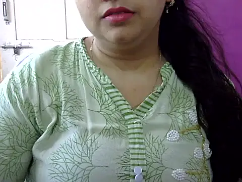 Snapshot of Cute_Aliyaa chatting on 28, 4, 2026 Cute Aliyaa online show from 28, 4, 2026