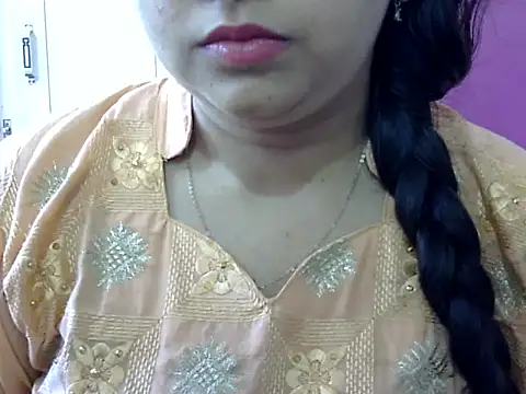 Snapshot of Cute_Aliyaa chatting on 1, 5, 2026 Cute Aliyaa online show from 1, 5, 2026