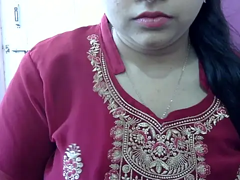 Snapshot of Cute_Aliyaa chatting on 3, 5, 2026 Cute Aliyaa online show from 3, 5, 2026