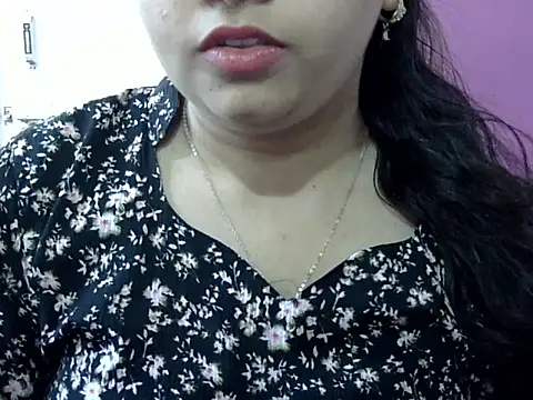 Snapshot of Cute_Aliyaa chatting on 5, 5, 2026 Cute Aliyaa online show from 5, 5, 2026