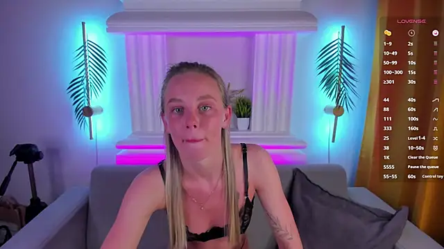 Snapshot of Tesssa_Young chatting on 24, 4, 2026 Tesssa Young online show from 24, 4, 2026