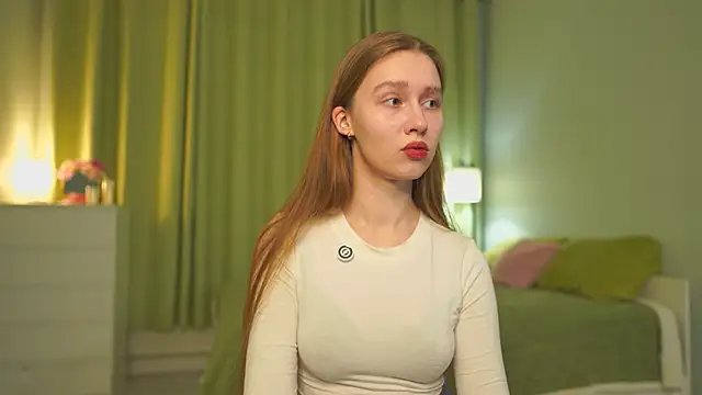 Snapshot of SharaNewbern chatting on 12, 2, 2026 SharaNewbern online show from 12, 2, 2026