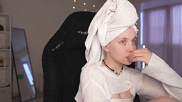 Snapshot of Appr0ved_ chatting on 12, 3, 2026 Appr0ved online show from 12, 3, 2026