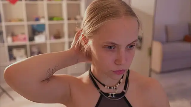 Snapshot of Appr0ved_ chatting on 16, 4, 2026 Appr0ved online show from 16, 4, 2026