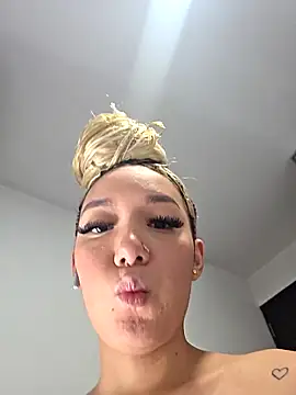 Snapshot of alaia_princess chatting on 1, 4, 2026 alaia princess online show from 1, 4, 2026