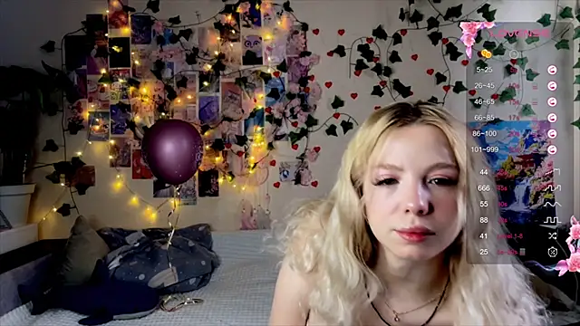 Akari-moon online show from 9, 4, 2026