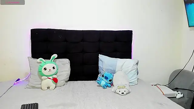 Snapshot of Vinaaly_ chatting on 11, 3, 2026 Vinaaly online show from 11, 3, 2026