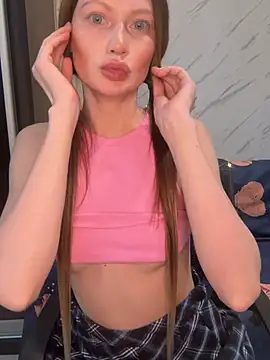 Snapshot of AliceeXHottie chatting on 3, 2, 2026 AliceeXHottie online show from 3, 2, 2026