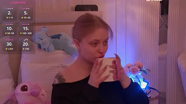 Snapshot of MollyHilton chatting on 3, 2, 2026 MollyHilton online show from 3, 2, 2026