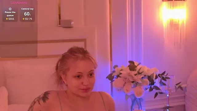 Snapshot of MollyHilton chatting on 3, 3, 2026 MollyHilton online show from 3, 3, 2026