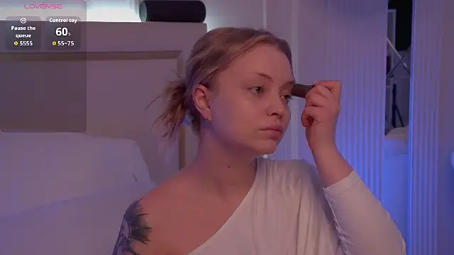 MollyHilton online show from 23, 3, 2026