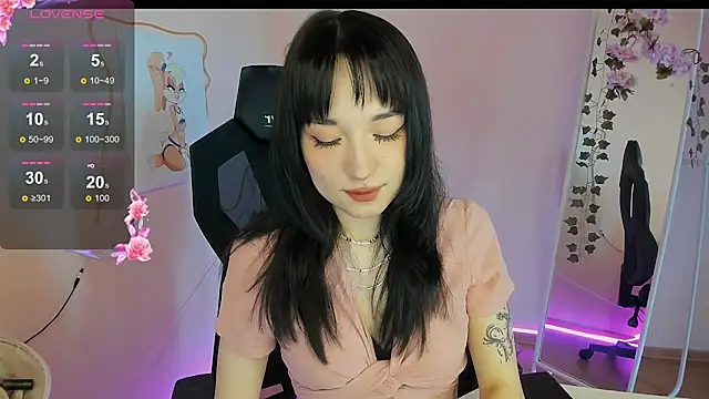 AliceeinWonderlanddd online show from 20, 4, 2026