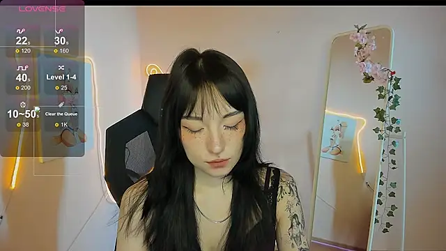 Snapshot of AliceeinWonderlanddd chatting on 3, 5, 2026 AliceeinWonderlanddd online show from 3, 5, 2026