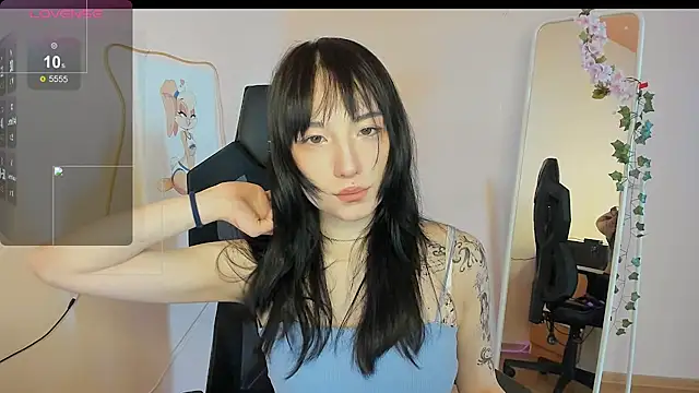Snapshot of AliceeinWonderlanddd chatting on 6, 5, 2026 AliceeinWonderlanddd online show from 6, 5, 2026