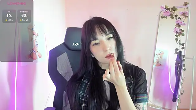 AliceeinWonderlanddd online show from 12, 7, 2026