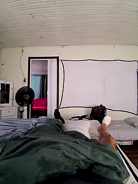 Snapshot of Robsonitj90 chatting on 14, 4, 2026 Robsonitj90 online show from 14, 4, 2026