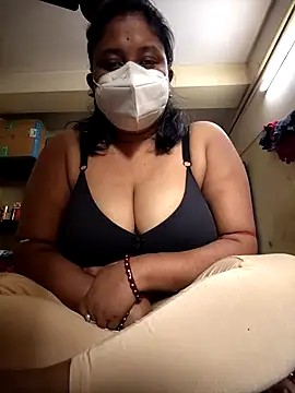 Snapshot of Curvy_Trisha chatting on 3, 2, 2026 Curvy Trisha online show from 3, 2, 2026