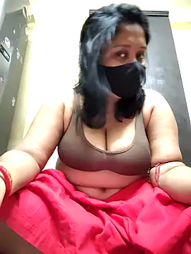 Snapshot of Curvy_Trisha chatting on 1, 3, 2026 Curvy Trisha online show from 1, 3, 2026