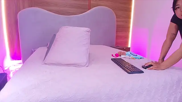 shaina adams online show from 28, 2, 2026