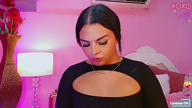 Snapshot of Maia_Hotts chatting on 2, 4, 2026 Maia Hotts online show from 2, 4, 2026