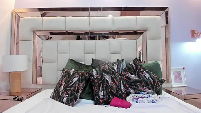 Snapshot of crystalstonee chatting on 15, 3, 2026 crystalstonee online show from 15, 3, 2026